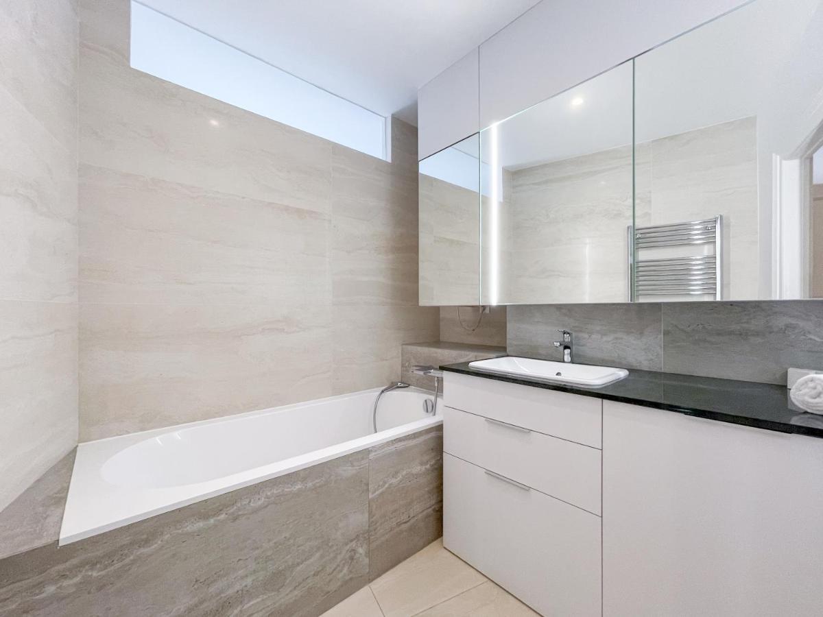 Elysian Apartment Братислава Экстерьер фото
