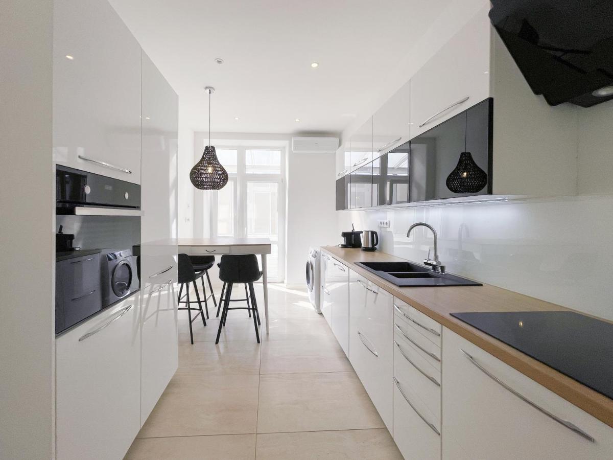 Elysian Apartment Братислава Экстерьер фото